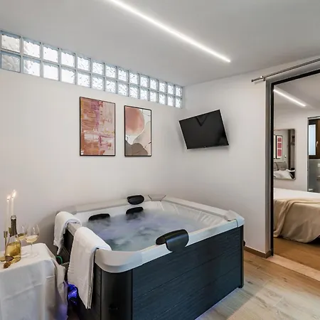 Apartment The Rent - Peaceful Oasis With Garden And Jacuzzi Near The Colosseum