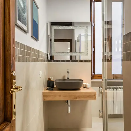The Rent - Peaceful Oasis With Garden And Jacuzzi Near The Colosseum Rome
