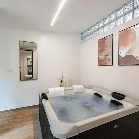 The Rent - Peaceful Oasis With Garden And Jacuzzi Near The Colosseum Apartment Rome