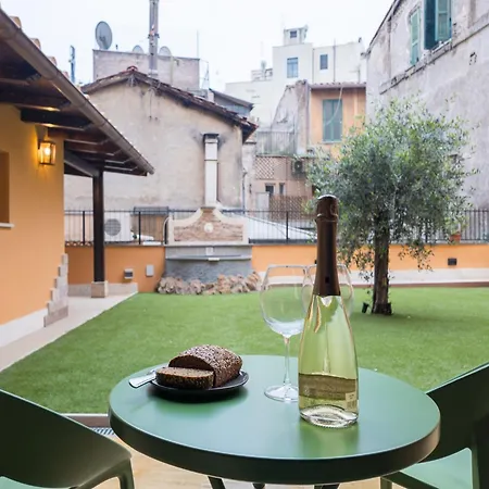 The Rent - Peaceful Oasis With Garden And Jacuzzi Near The Colosseum Apartmán Řím